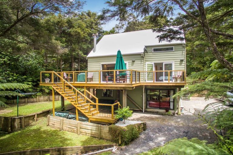 Photo of property in 5 Hayes Road, Henderson Valley, Auckland, 0612