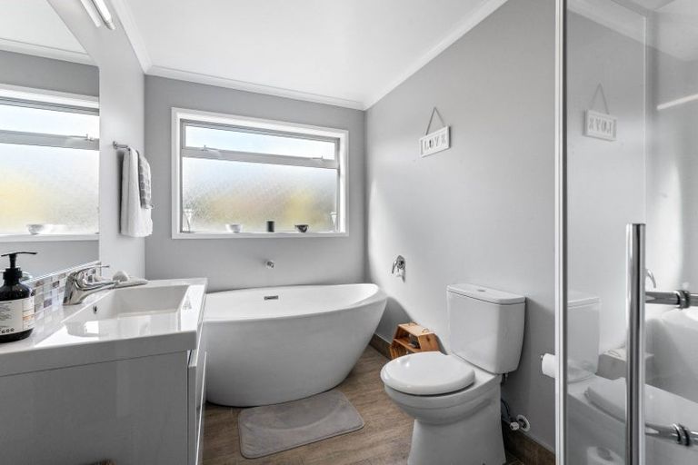 Photo of property in 76 Kenrigg Road, Kinloch, Taupo, 3377