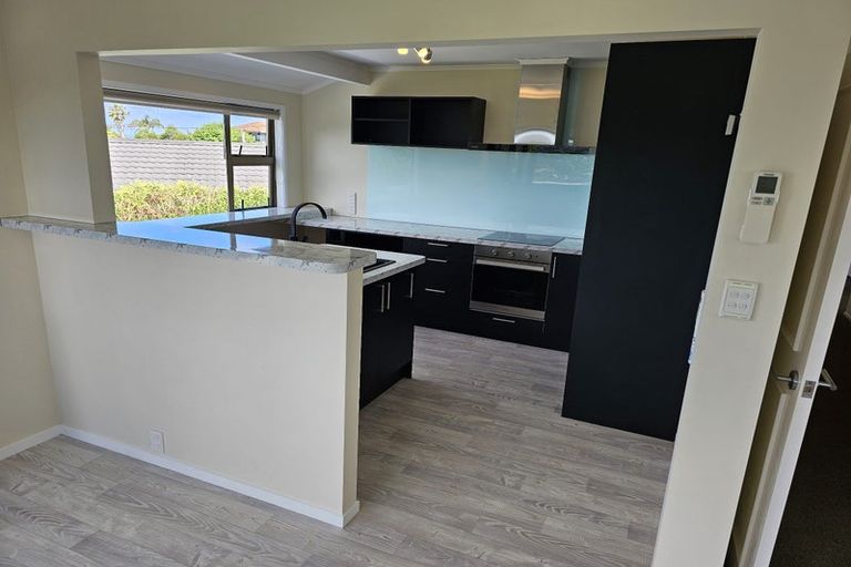 Photo of property in 1/79 Knights Road, Rothesay Bay, Auckland, 0630