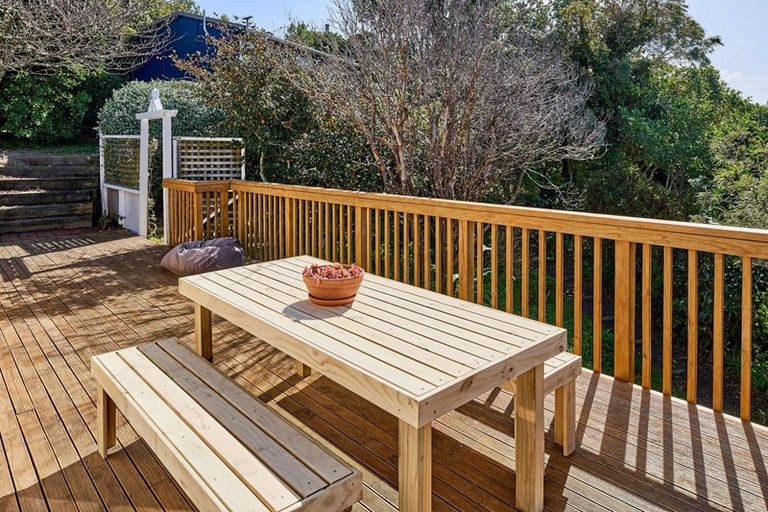 Photo of property in 10 Hiwi Crescent, Titahi Bay, Porirua, 5022