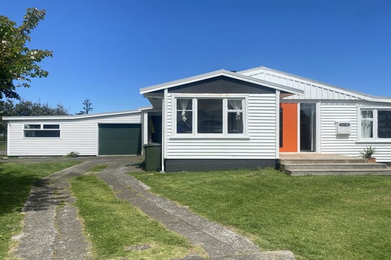 Photo of property in 17 Hickey Place, Opunake, 4616