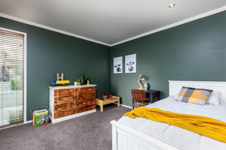 Photo of property in 2 Matau Lane, Ferndale, New Plymouth, 4310