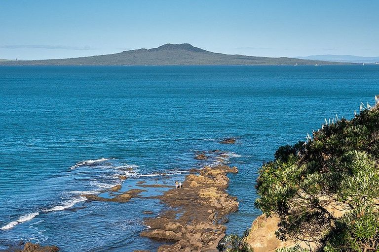 Photo of property in 18 Red Bluff Rise, Campbells Bay, Auckland, 0630