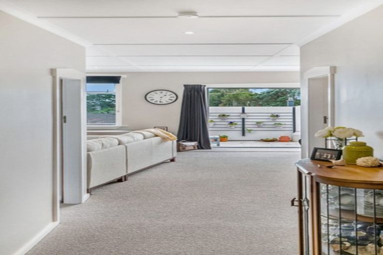 Photo of property in 7 Burns Street, Westown, New Plymouth, 4310