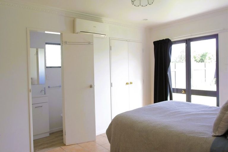 Photo of property in 77 Roberts Line, Kelvin Grove, Palmerston North, 4414