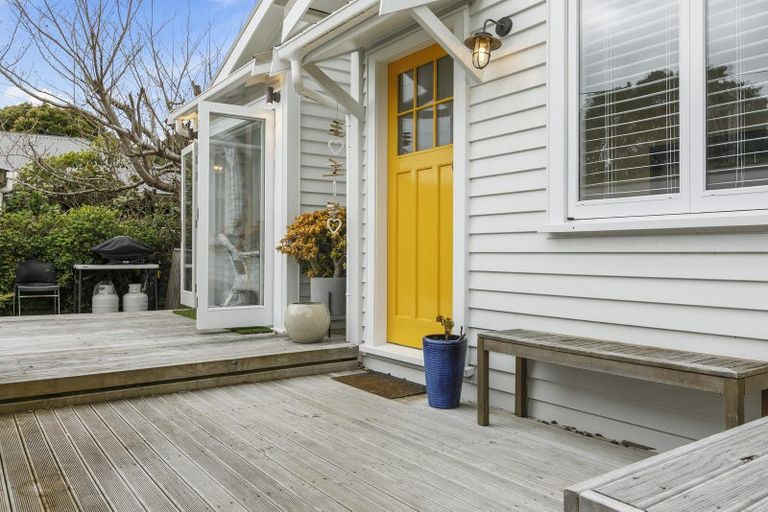 Photo of property in 379 Muritai Road, Eastbourne, Lower Hutt, 5013