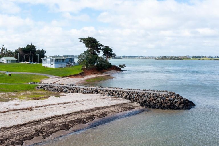 Photo of property in 3 Uatoto Road, Clarks Beach, 2122