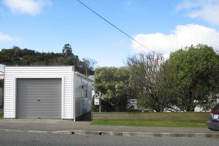 Photo of property in 42 Parkvale Road, Karori, Wellington, 6012