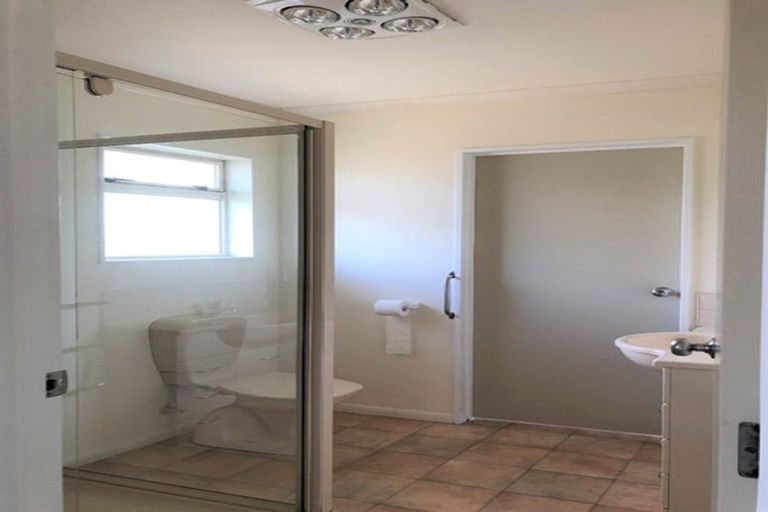 Photo of property in 44 Kent Avenue, Waitarere Beach, Levin, 5510