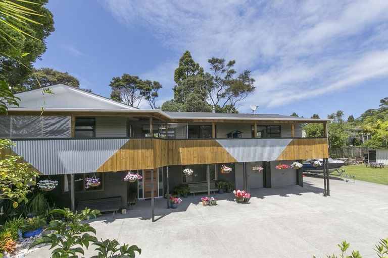 Photo of property in 124 Takahe Road, Titirangi, Auckland, 0604