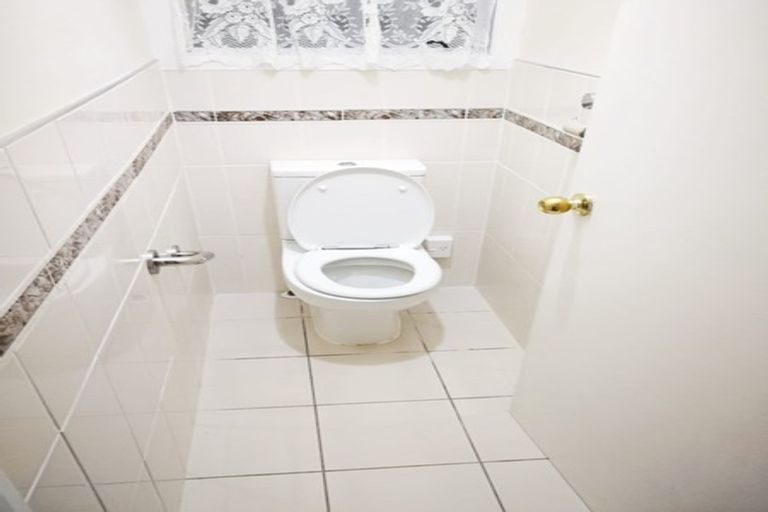 Photo of property in 26 Edwards Avenue, Henderson, Auckland, 0610