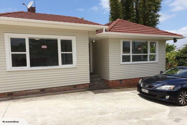 Photo of property in 1/12 Tonar Street, Northcote, Auckland, 0627