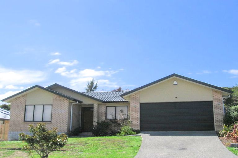 Photo of property in 12 Sunvista Avenue, Oteha, Auckland, 0632