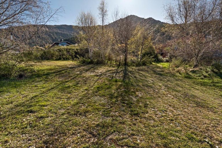 Photo of property in 16 Avalon Crescent, Fernhill, Queenstown, 9300