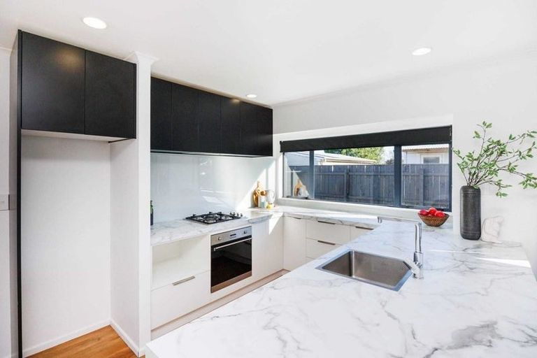 Photo of property in 2 Pinedale Parade, Milson, Palmerston North, 4414