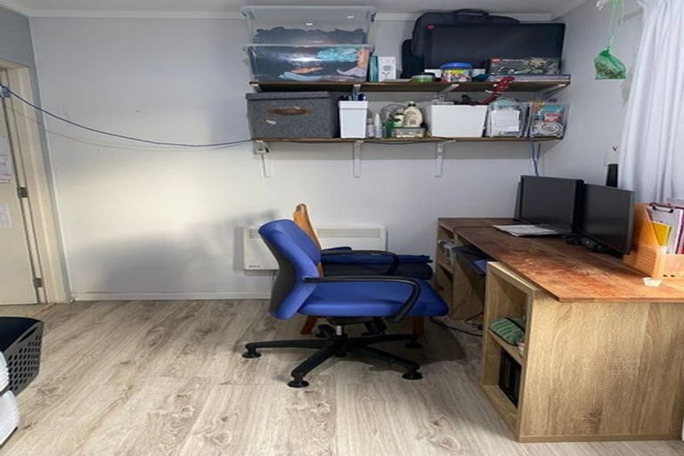 Photo of property in 2/366a Glenfield Road, Glenfield, Auckland, 0629