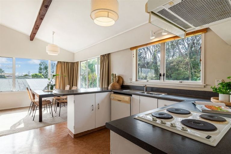 Photo of property in 358 Glenfield Road, Glenfield, Auckland, 0629