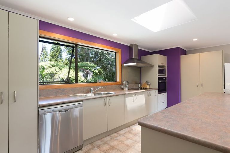 Photo of property in 124 Takahe Road, Titirangi, Auckland, 0604