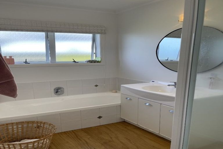 Photo of property in 107 Karewa Parade, Papamoa Beach, Papamoa, 3118