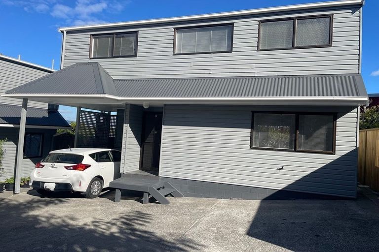 Photo of property in 2/40 Saxon Street, Waterview, Auckland, 1026