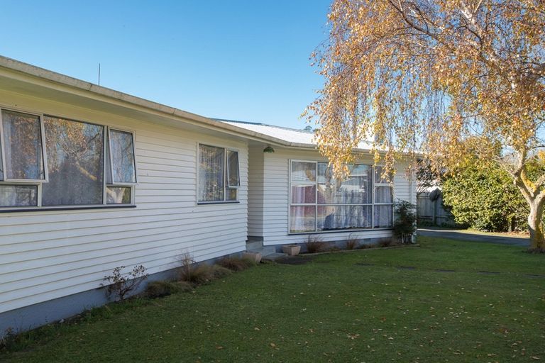 Photo of property in 19 Mokau Place, Terrace End, Palmerston North, 4410