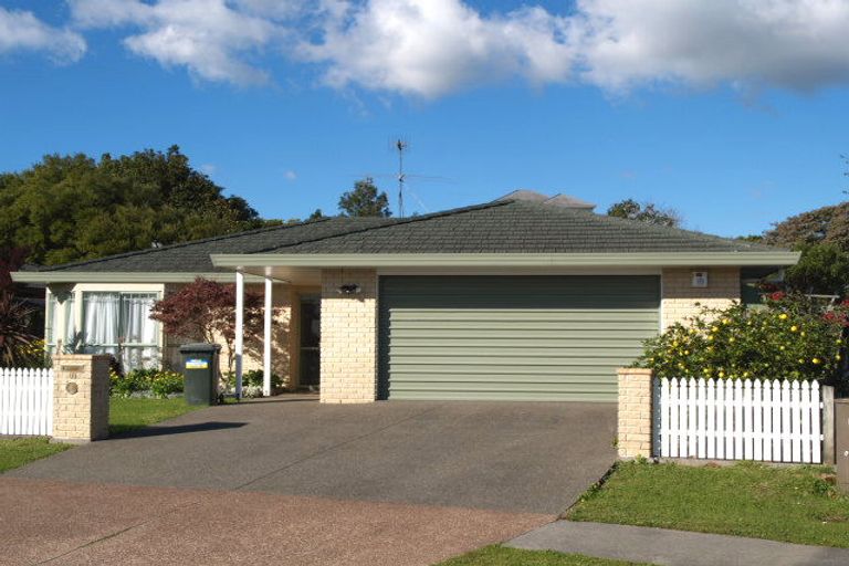Photo of property in 10 Jan Higgins Place, Golflands, Auckland, 2013