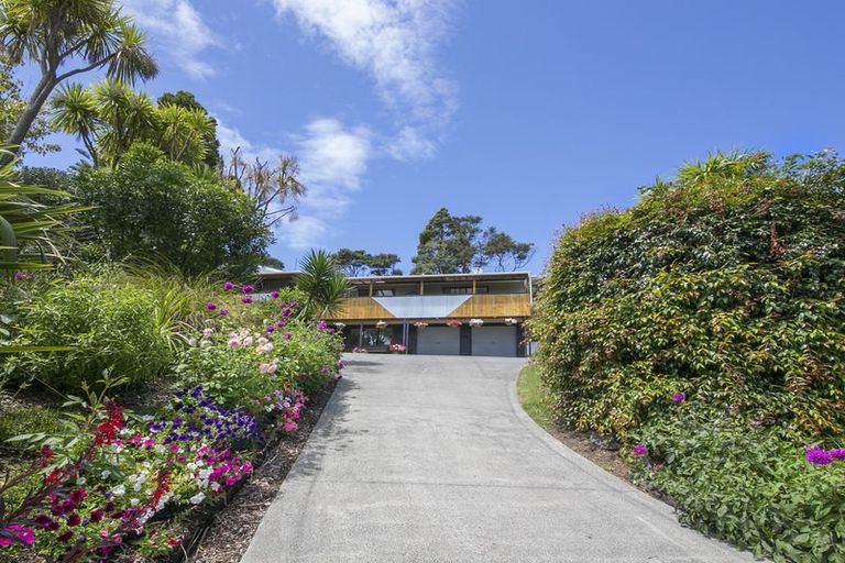 Photo of property in 124 Takahe Road, Titirangi, Auckland, 0604