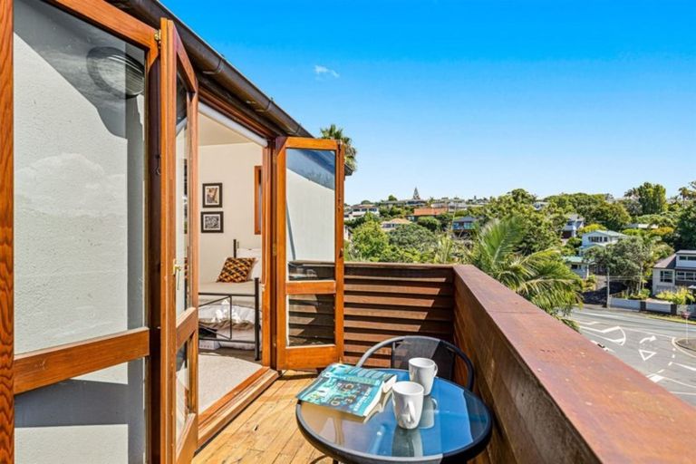 Photo of property in 2/4 The Esplanade, Castor Bay, Auckland, 0620