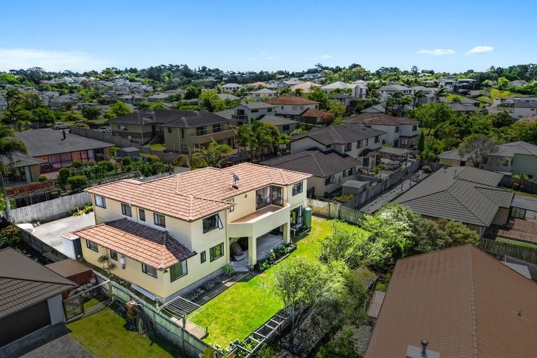 Photo of property in 11 Mackwell Road, Fairview Heights, Auckland, 0632