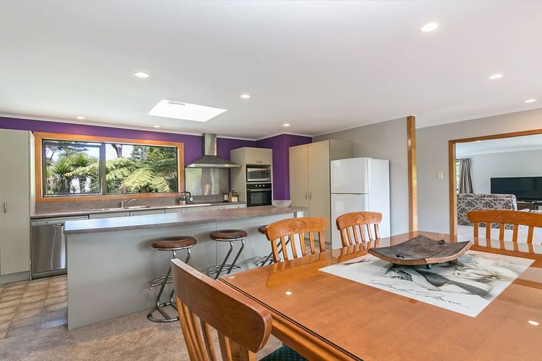 Photo of property in 124 Takahe Road, Titirangi, Auckland, 0604
