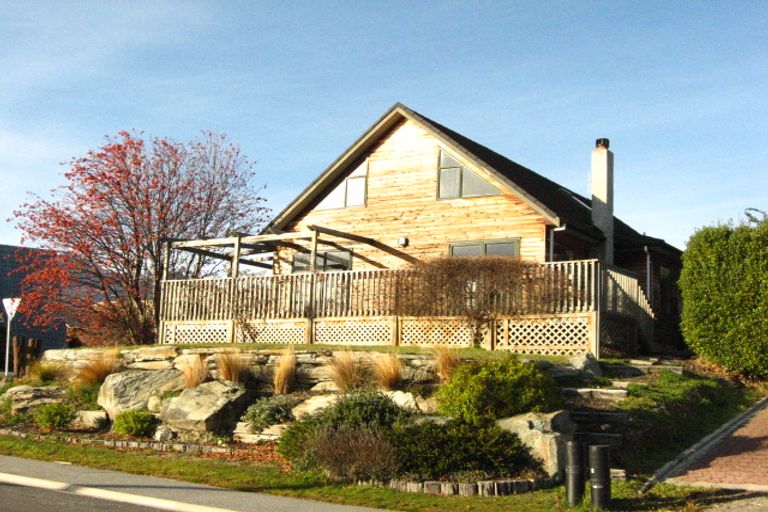 Photo of property in 1 Four Views Avenue, Kelvin Heights, Queenstown, 9300