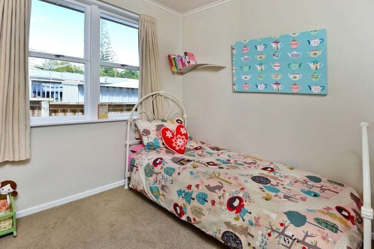 Photo of property in 1/276 Rangatira Road, Beach Haven, Auckland, 0626