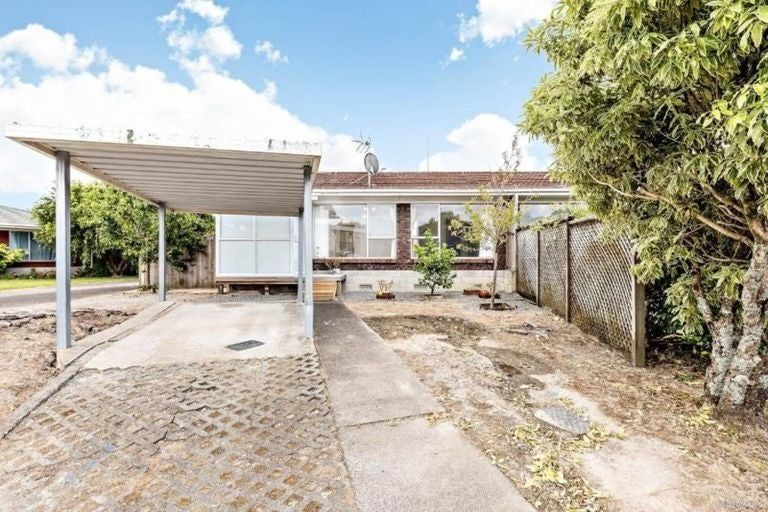 Photo of property in 1/42 Blacklock Avenue, Henderson, Auckland, 0612