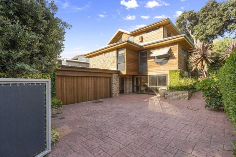 Photo of property in 18a Marellen Drive, Red Beach, 0932