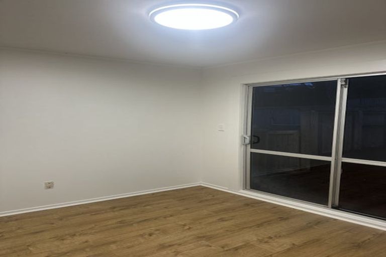 Photo of property in 22 Jenanne Place, Totara Vale, Auckland, 0629