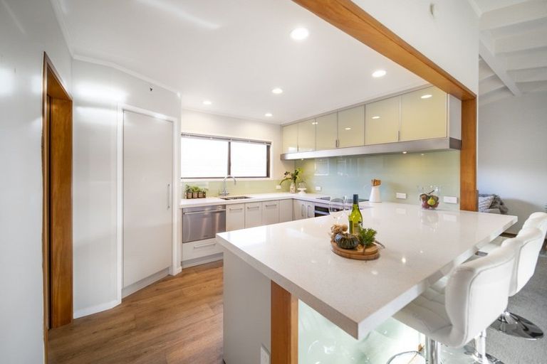 Photo of property in 3 Orinda Close, Botany Downs, Auckland, 2010
