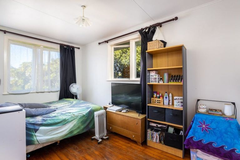 Photo of property in 16 Regent Place, Blagdon, New Plymouth, 4310