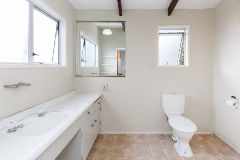 Photo of property in 14 Raglan Avenue, Cloverlea, Palmerston North, 4412