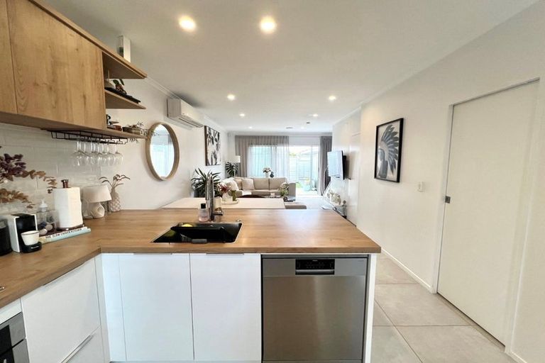 Photo of property in 24 Adlam Lane, Takanini, 2112