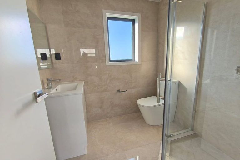 Photo of property in 2/364 Main Road, Huapai, Kumeu, 0810