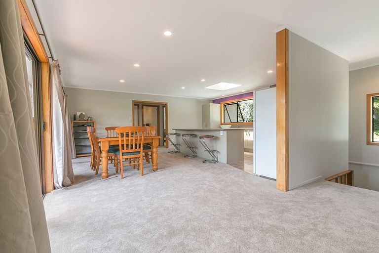Photo of property in 124 Takahe Road, Titirangi, Auckland, 0604