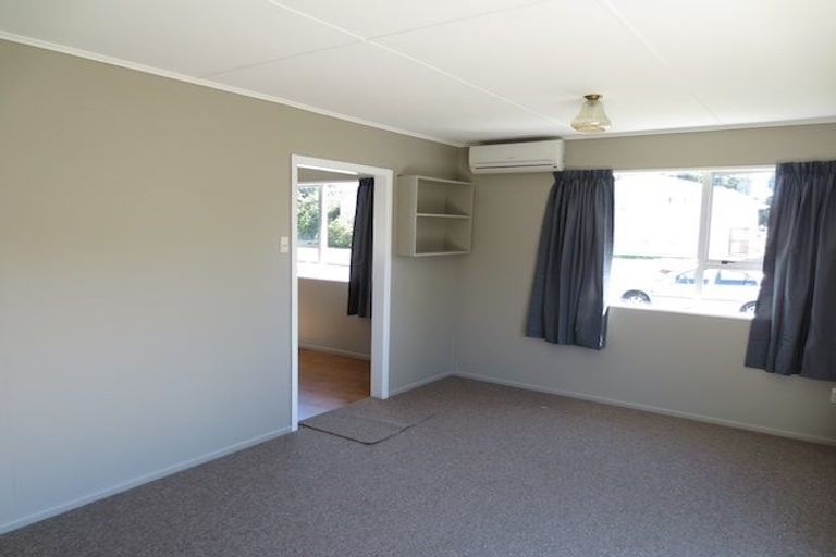 Photo of property in 7 Blueberry Grove, Timberlea, Upper Hutt, 5018