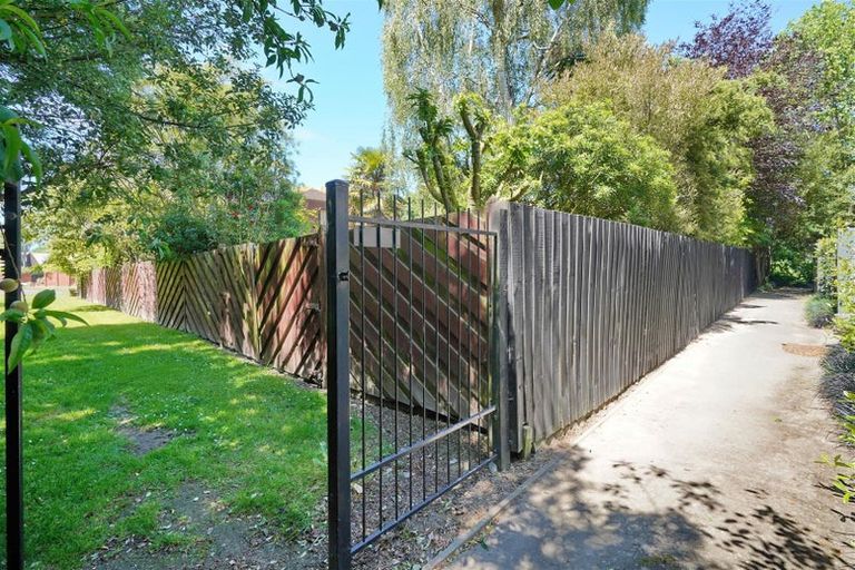 Photo of property in 70b Avonhead Road, Avonhead, Christchurch, 8042