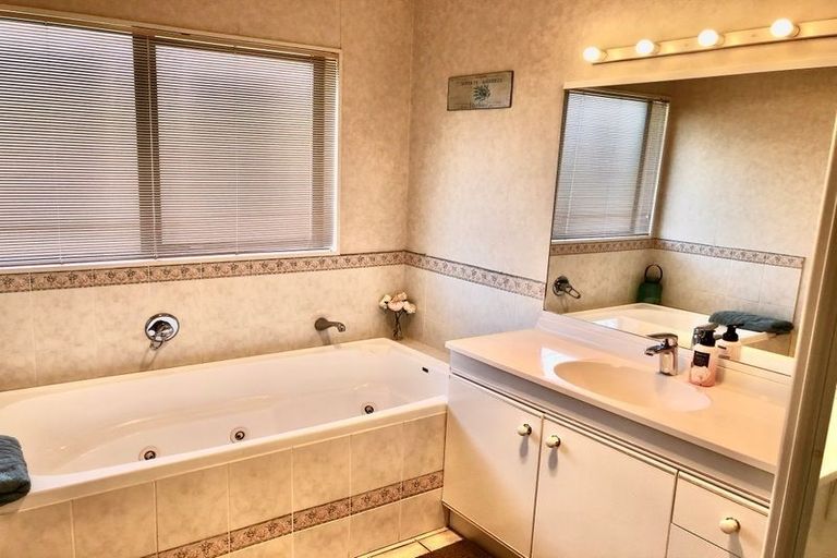 Photo of property in 18 Keppoch Court, Dannemora, Auckland, 2016