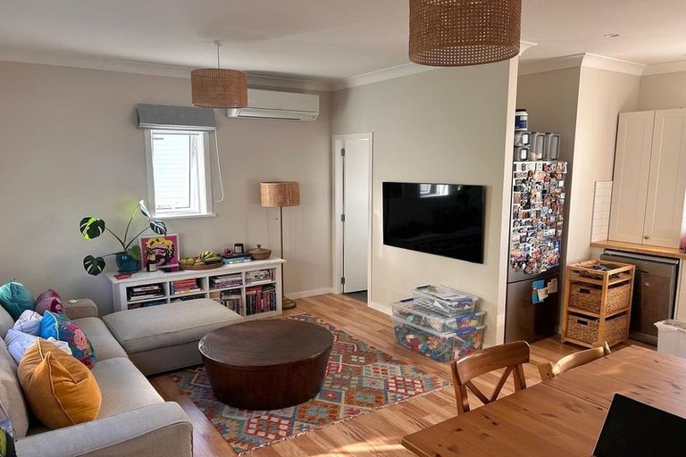 Photo of property in 90 Karepa Street, Brooklyn, Wellington, 6021