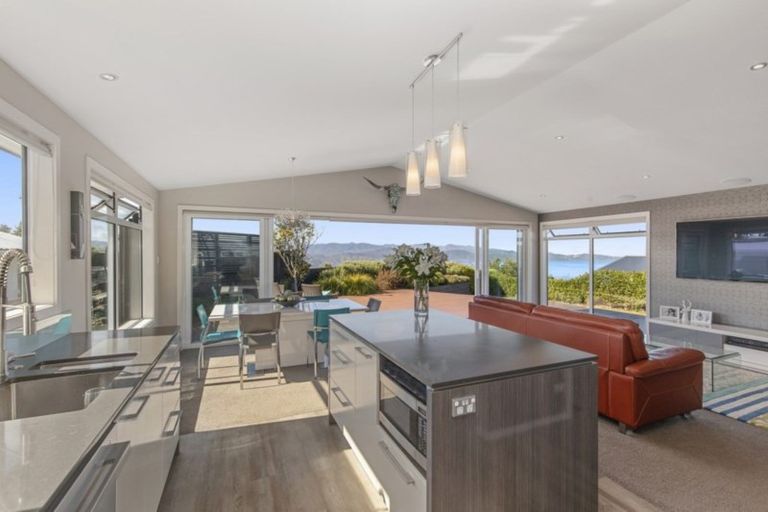 Photo of property in 13 Wattle Grove, Maungaraki, Lower Hutt, 5010