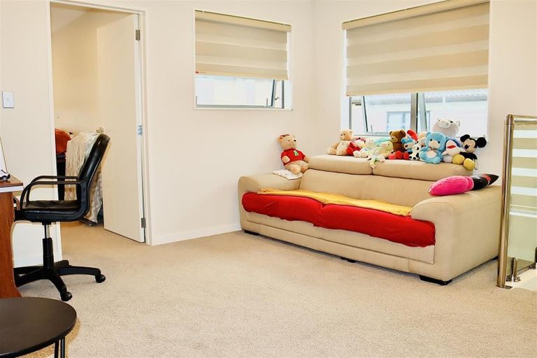 Photo of property in 6 Te Aramanu Crescent, Papakura, 2110