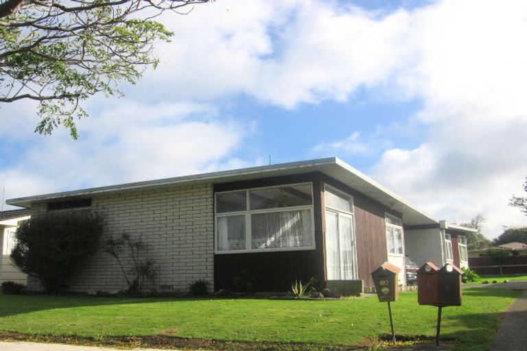 Photo of property in 6 Westhaven Grove, Takaro, Palmerston North, 4412
