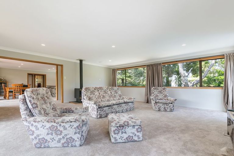 Photo of property in 124 Takahe Road, Titirangi, Auckland, 0604