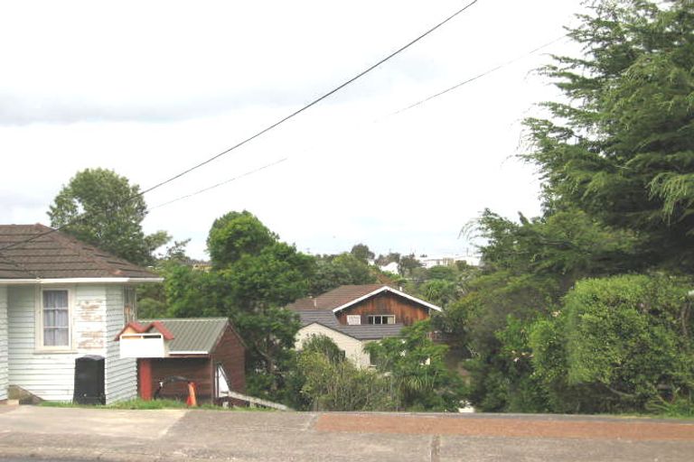 Photo of property in 1/31 Sunnynook Road, Forrest Hill, Auckland, 0620